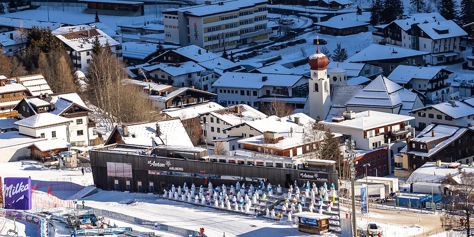 Der Skiort St. Anton in Österreich.