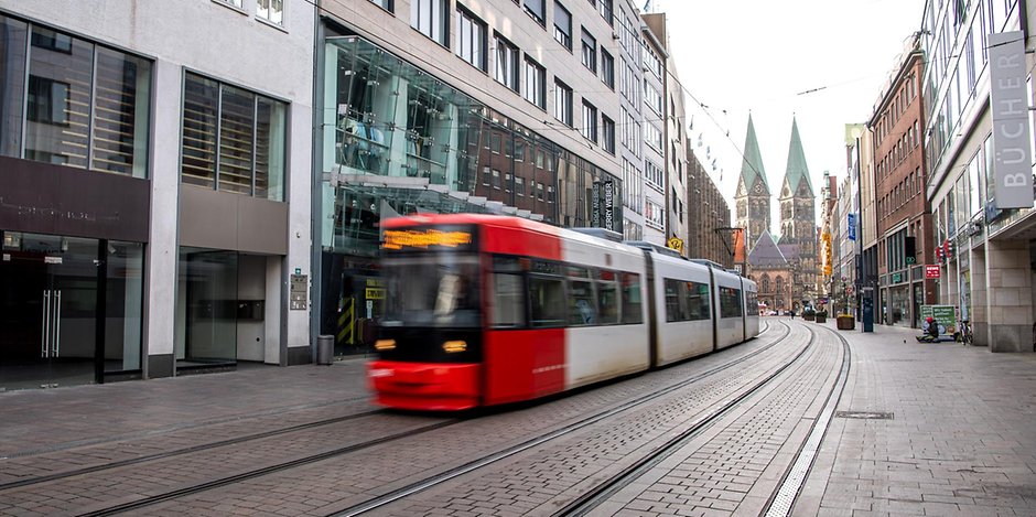 Zwei 23-Jährige haben mit einer gestohlenen Straßenbahn eine Irrfahrt durch Braunschweig unternommen – und sogar Passagiere mitgenommen.