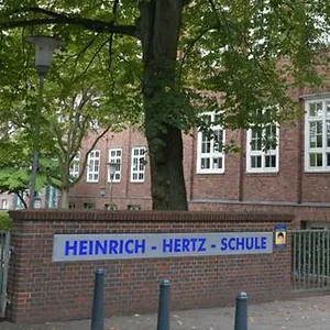 Die Heinrich-Hertz-Schule in Winterhude ist eine Stadtteilschule mit Gymnasialzweig.