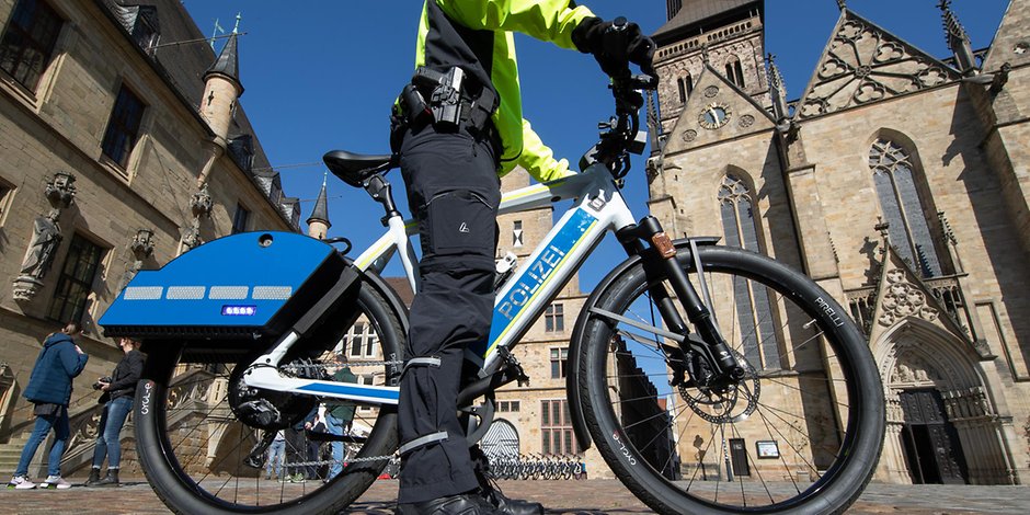 Tatü Tata: Stadt rüstet Polizei-Fahrräder mit Blaulicht und Sirene aus