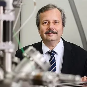 Nanowissenschaftler Prof. Dr. Roland Wiesendanger vermutet den Ursprung der Corona-Pandemie in einem Labor in Wuhan. 