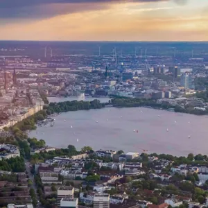 Abend über der Alster in Hamburg