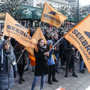 Seebrücke Demonstration März 2020 in Hamburg