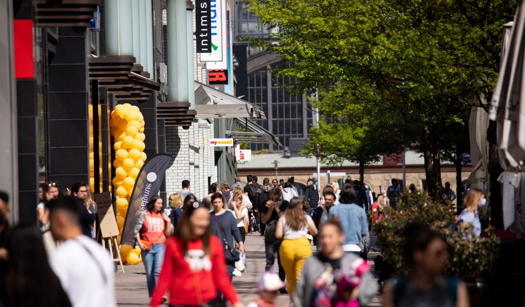 Die Hamburger Innenstadt soll sich wieder mit mehr Leben füllen so wie hier im vergangenen Frühjahr.
