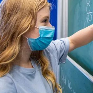 An Hamburgs Schulen gilt eine Maskenpflicht (Symbolbild).