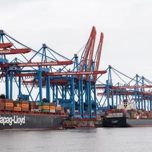 Containerschiffe im Hamburger Hafen