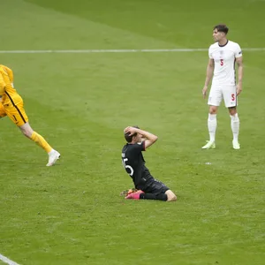 Thomas Müller enttäuscht am Boden