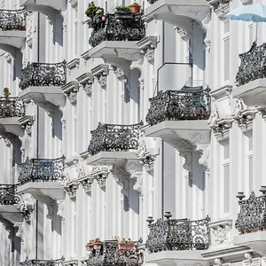Ein Wohnhaus mit Altbauwohnungen steht im Hamburger Grindelviertel. (Symbolbild)