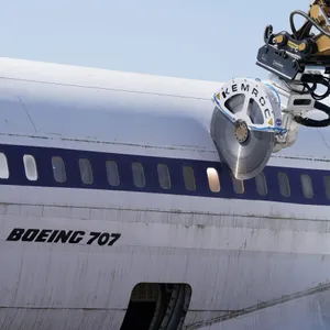 alte Boeing wird zersägt