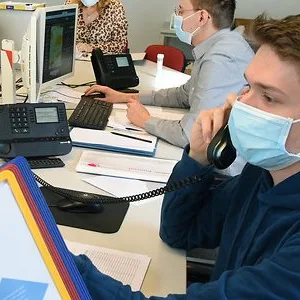 Menschen am Telefon