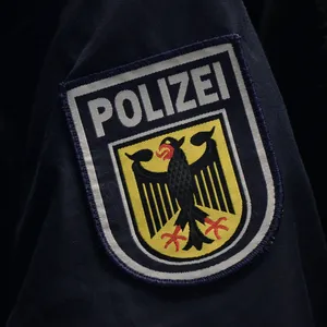 Das Hoheitszeichen der Bundespolizei an einer Uniform