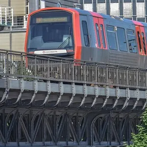 Die U3 in Hamburg verbindet unter anderem den Hamburger Norden mit den Landungsbrücken an der Elbe.