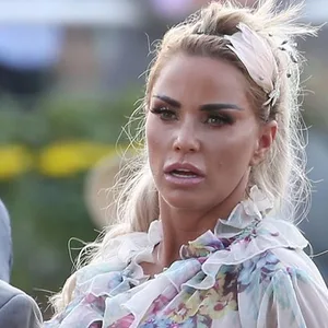 Katie Price hat ein Buch geschrieben.