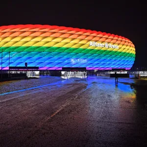 Allianz Arena in Regenbogenfarben