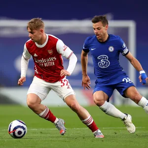 Arsenal (l.) gegen Chelsea