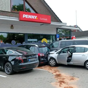 Hamburg Unfall Penny Parkplatz