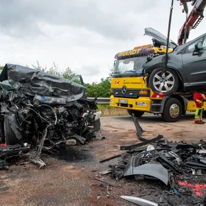 Schwerer Frontal-Zusammenstoß in Preetz (Kreis Plön): Es gab drei Tote und drei Schwerverletzte.