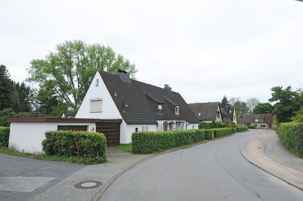 All diese Häuser im Katenweg müssen abgerissen werden. Hinten links in gelb: Das Haus von Familie Bauer.