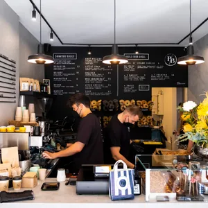 Am Samstag eröffnete die „New York Bagel Bar“ in Hamburg Winterhude