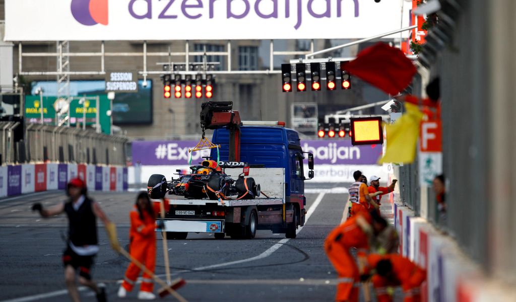 Max Verstappen crashte in Baku kurz vor Rennschluss.