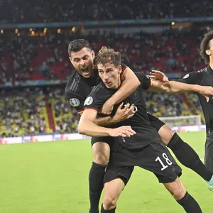 Volland, Goretzka und Sané jubelnq