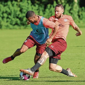 Ab heute wieder voll im Einsatz: Die St. Pauli-Profis Marvin Knoll und Daniel-Kofi Kyereh.