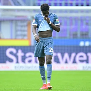 HSV-Profi Amadou Onana hat sich mit Corona angesteckt und fällt erstmal aus.
