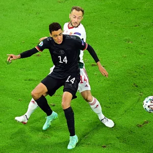Jamal Musiala (l.) bei seinem EM-Debüt gegen Ungarn.