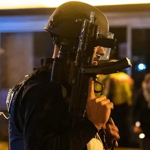 Bewaffneter Polizist