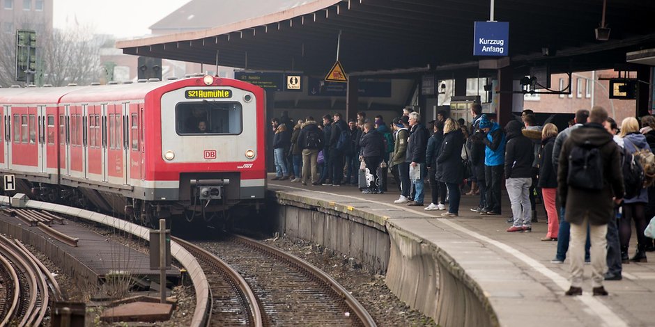 Derzeit halten nur S- und U-Bahnen am Berliner Tor – bald auch wieder Regionalzüge?
