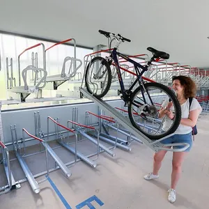 MOPO-Reporterin Annalena Barnickel testete das Fahrradparkhaus in der Kellinghusenstraße.