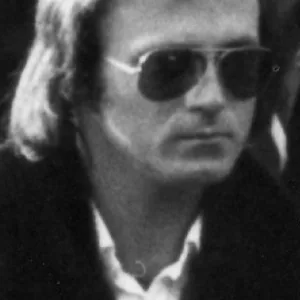 Der „Wiener Peter“ im beigen Kaschmirmantel 1982 bei der Beerdigung seines Kollegen „Schöner Mischa“ auf dem Ohlsdorfer Friedhof