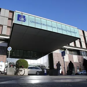 Der Haupteingang vom Universitätsklinikum Eppendorf.