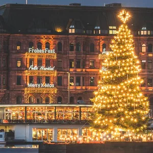 Jedes Jahr wieder erstrahlt Hamburg zu Weihnachten in einem Lichtermeer. Die Händler sind im Gegensatz dazu nicht erfreut. Die Zukunft ist ungewiss.