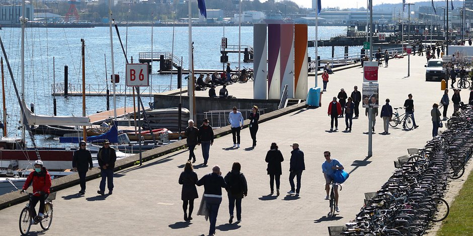Blick auf die Hafenpromenade in Kiel