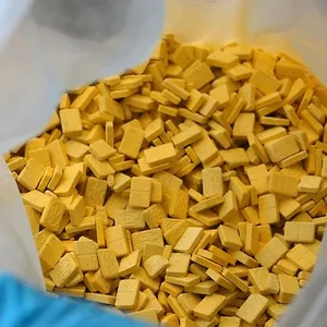 Massenhaft gelbe Pillen in einem Plastikbeutel