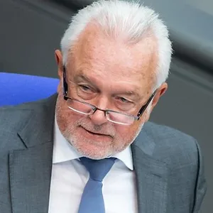 Bundestagsvizepräsident Wolfgang Kubicki (FDP) sitzt im Bundestag