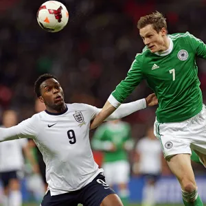 Marcell Jansen (r.) 2013 in Wembley.