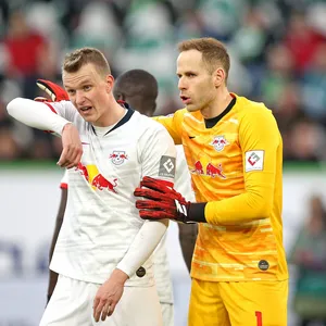 Lukas Klostermann (l.) und Peter Gulacsi sind Kollegen bei RB Leipzig – bei der EM spielen sie mit ihren Ländern gegeneinander.