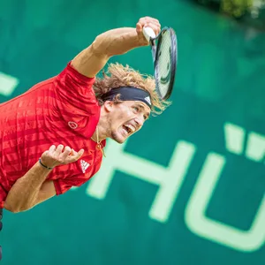 Alexander Zverev beim Aufschlag