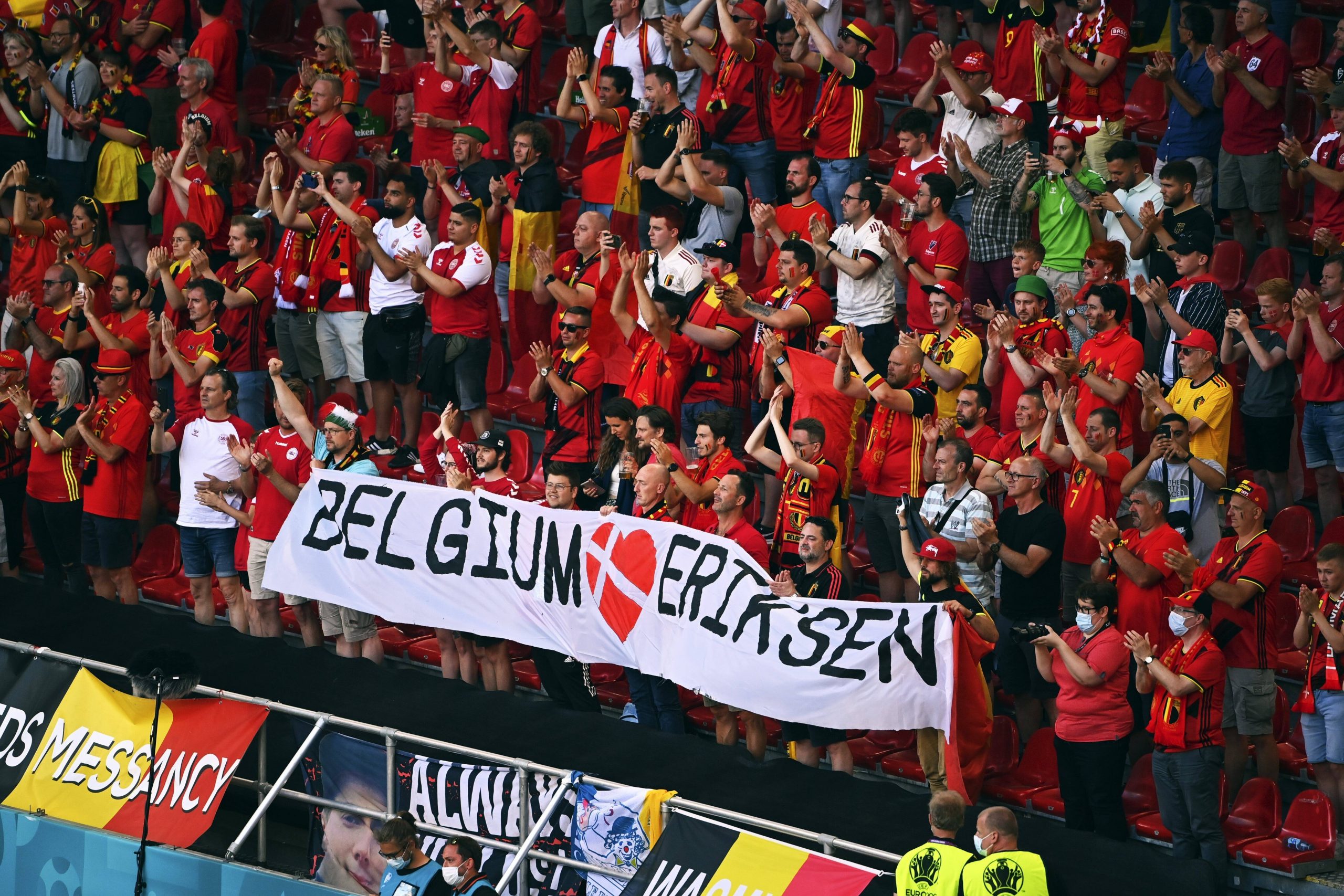 Auch Belgiens Fans hatten Genesungswünsche für Christian Eriksen dabei