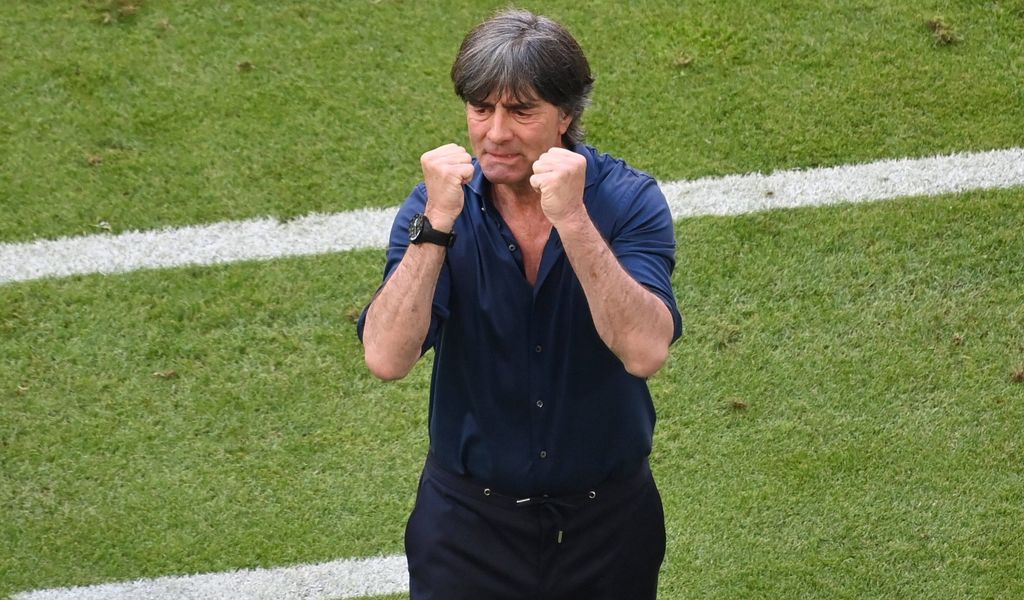 Jogi Löw bejubelt den deutschen Sieg gegen Portugal.