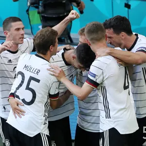 Die DFB-Stars feiern das 4:2 gegen Portugal