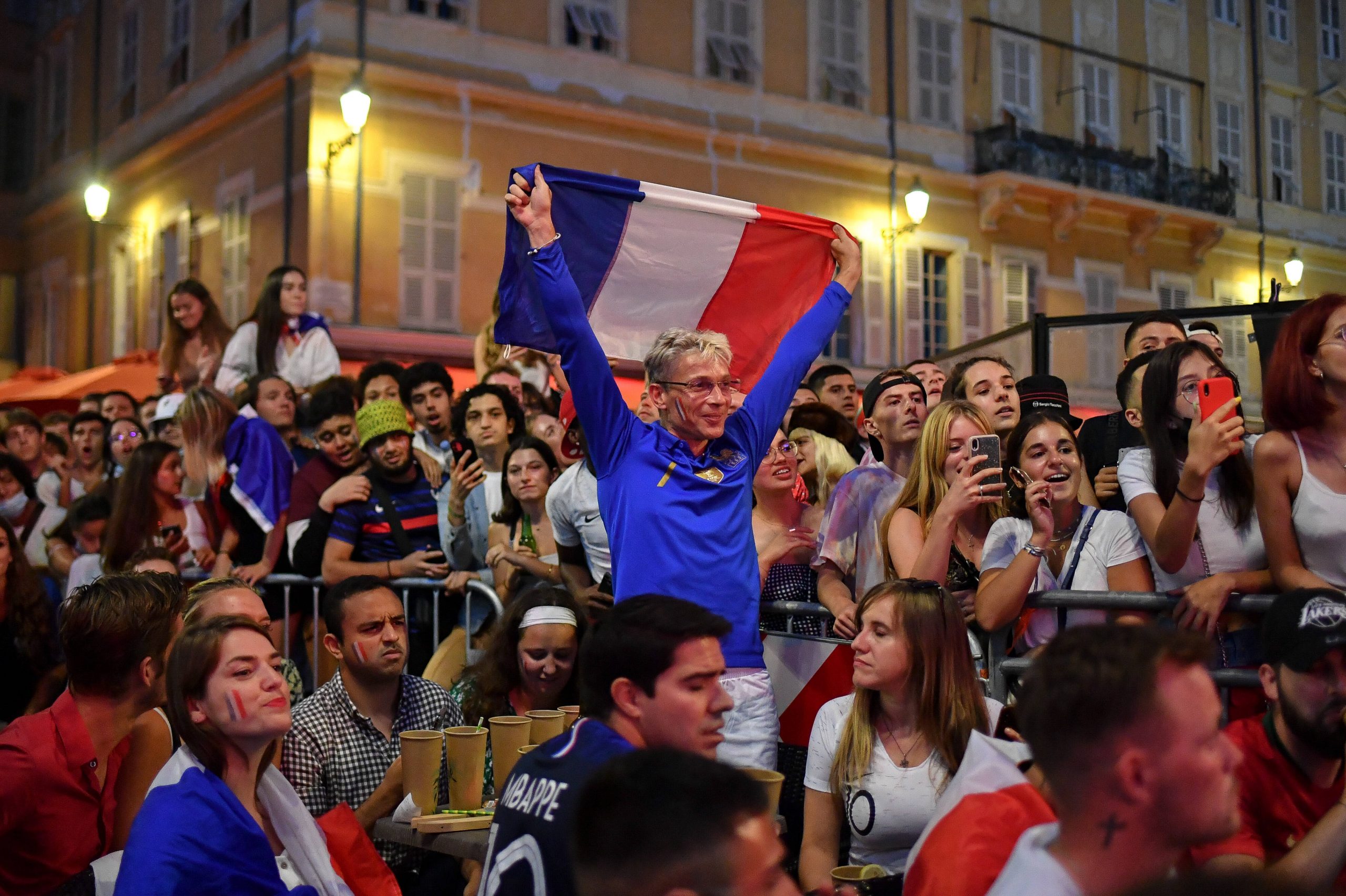 Frankreich Fans jubeln (Symbolbild)