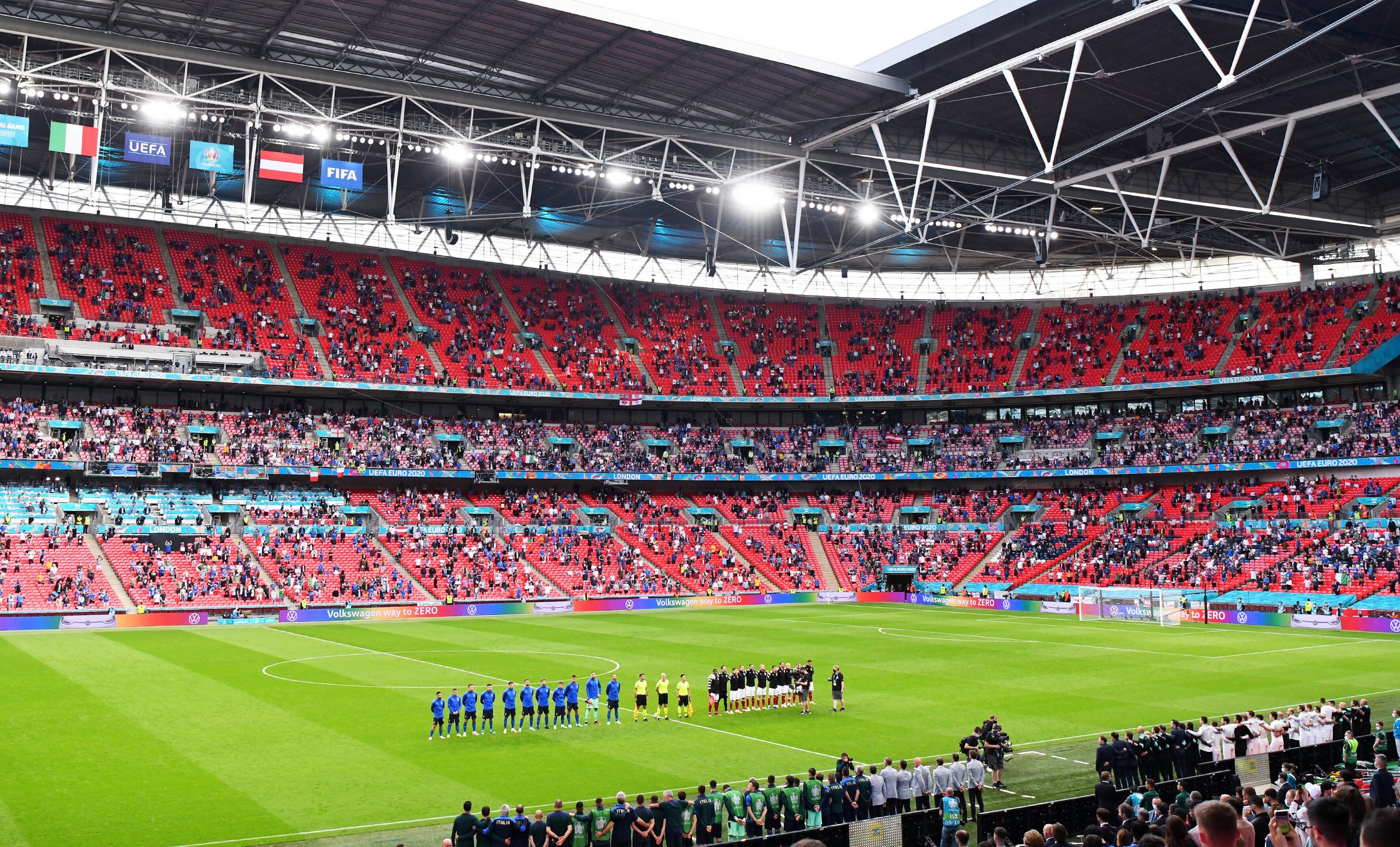 Lauterbach fordert weniger Zuschauer in Wembley