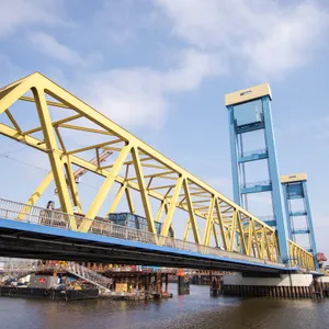 Die Kattwykbrücke im Hamburger Hafen