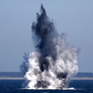 Gezielte Unterwasser-Sprengung einer Weltkriegsbombe