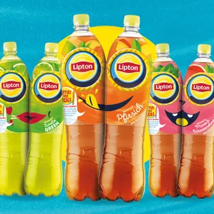 Sechs Flaschen Lipton Ice tea