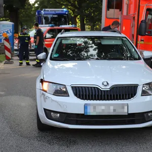 Einsatzkräfte an der Unfallstelle in Itzehoe.
