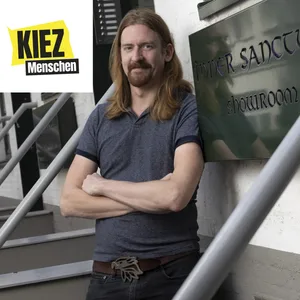 Max Kuhl vor seinem laden